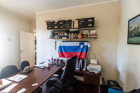 Casa de condomínio à venda com 800m², 4 quartos e 10 vagas Casa de condomínio à venda com 800m², 4 quartos e 10 vagasEscritório