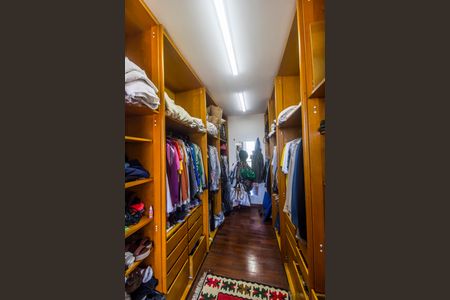 Casa de condomínio à venda com 800m², 4 quartos e 10 vagas Casa de condomínio à venda com 800m², 4 quartos e 10 vagasBanheiro da Suíte 1