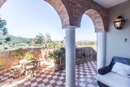 Casa de condomínio à venda com 800m², 4 quartos e 10 vagas Casa de condomínio à venda com 800m², 4 quartos e 10 vagasVaranda