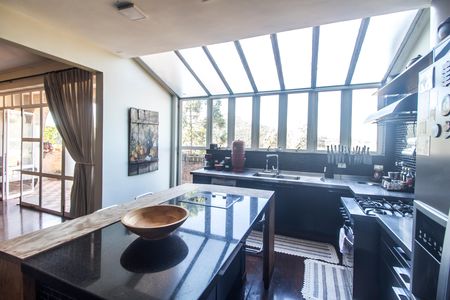 Casa de condomínio à venda com 800m², 4 quartos e 10 vagas Casa de condomínio à venda com 800m², 4 quartos e 10 vagasCozinha