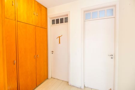 Casa de condomínio à venda com 800m², 4 quartos e 10 vagas Casa de condomínio à venda com 800m², 4 quartos e 10 vagasCorredor