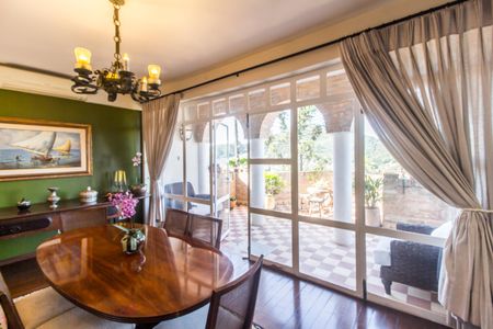 Casa de condomínio à venda com 800m², 4 quartos e 10 vagas Casa de condomínio à venda com 800m², 4 quartos e 10 vagasSala de Jantar