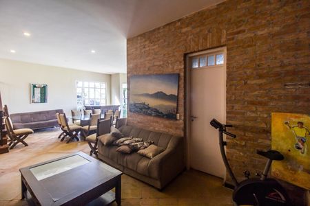 Casa de condomínio à venda com 800m², 4 quartos e 10 vagas Casa de condomínio à venda com 800m², 4 quartos e 10 vagasÁrea comum - Salão de festas