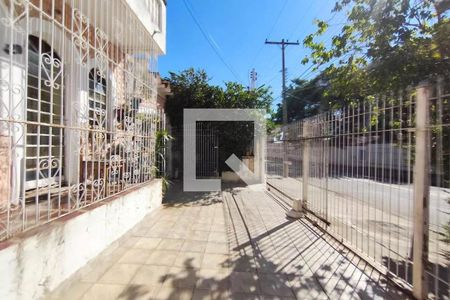 Casa à venda com 230m², 3 quartos e 4 vagasQuintal - Garagem