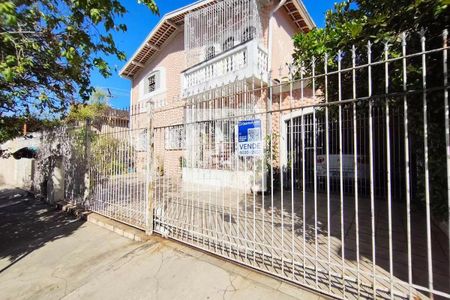 Casa à venda com 230m², 3 quartos e 4 vagasFachada