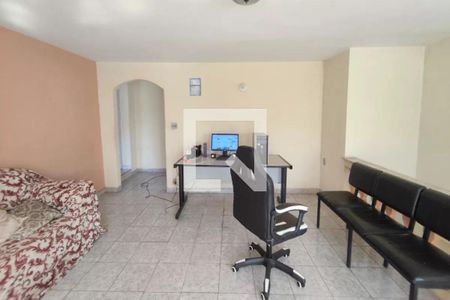 Casa à venda com 230m², 3 quartos e 4 vagasSala de TV