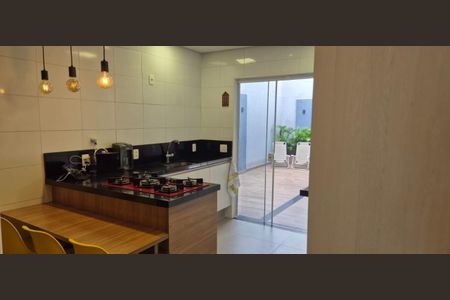 Casa à venda com 168m², 3 quartos e 4 vagas