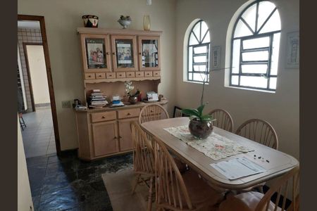 Casa à venda com 360m², 3 quartos e 4 vagas