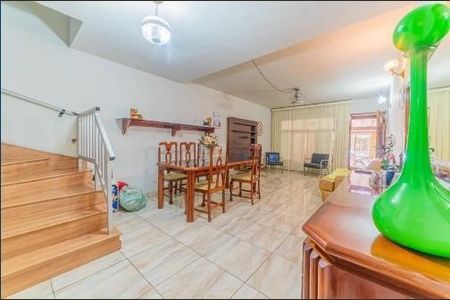 Casa à venda com 118m², 2 quartos e 1 vaga