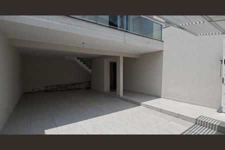 Casa à venda com 102m², 2 quartos e 4 vagas