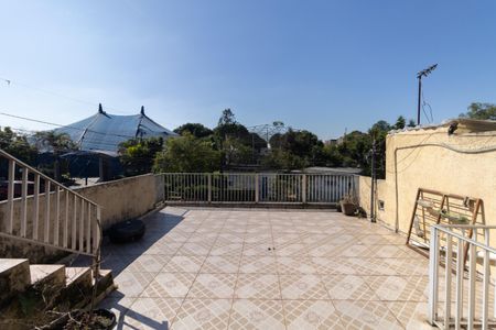 Casa à venda com 150m², 4 quartos e 2 vagas Casa à venda com 150m², 4 quartos e 2 vagasVaranda