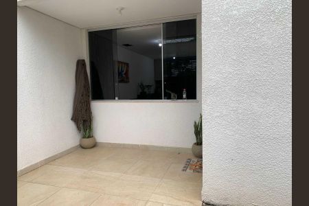 Casa à venda com 93m², 3 quartos e 2 vagas
