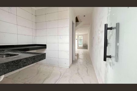 Casa à venda com 65m², 2 quartos e 1 vaga