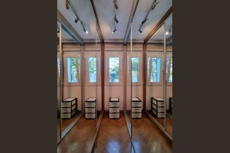 Casa à venda com 357m², 4 quartos e 6 vagas