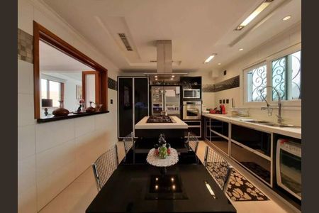 Casa à venda com 357m², 4 quartos e 6 vagas