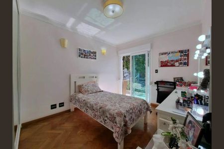 Casa à venda com 357m², 4 quartos e 6 vagas