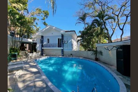 Casa à venda com 357m², 4 quartos e 6 vagas