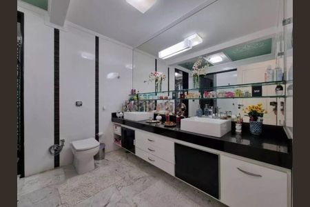 Casa à venda com 357m², 4 quartos e 6 vagas