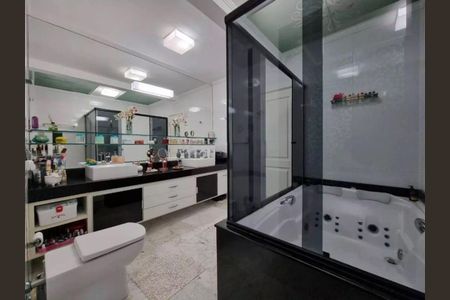 Casa à venda com 357m², 4 quartos e 6 vagas