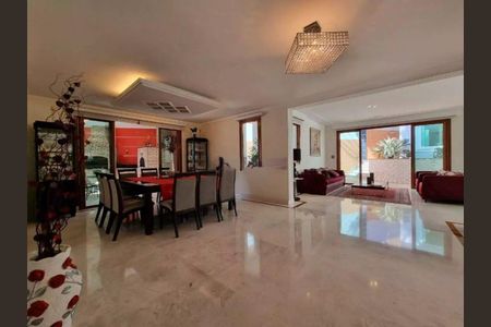 Casa à venda com 357m², 4 quartos e 6 vagas