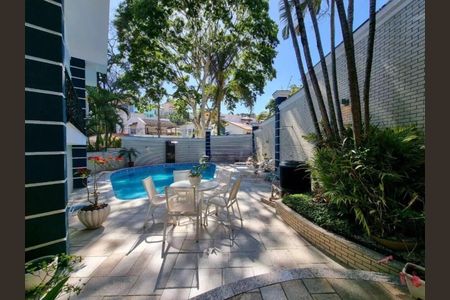 Casa à venda com 357m², 4 quartos e 6 vagas