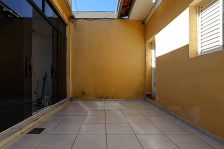 Casa para alugar com 170m², 2 quartos e 6 vagas Casa para alugar com 170m², 2 quartos e 6 vagasQuintal