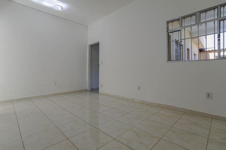 Casa para alugar com 170m², 2 quartos e 6 vagas Casa para alugar com 170m², 2 quartos e 6 vagasSala