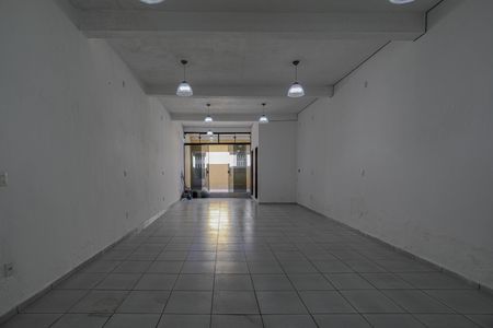 Casa para alugar com 170m², 2 quartos e 6 vagas Casa para alugar com 170m², 2 quartos e 6 vagasGaragem