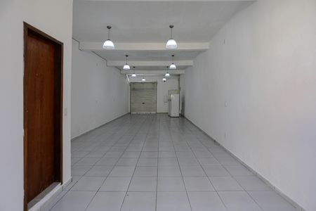 Casa para alugar com 170m², 2 quartos e 6 vagas Casa para alugar com 170m², 2 quartos e 6 vagasGaragem