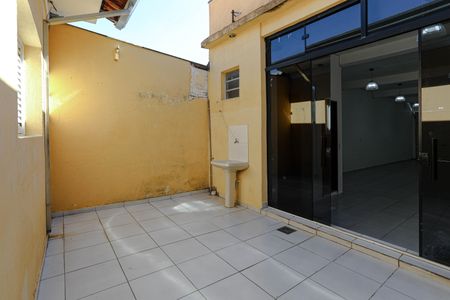 Casa para alugar com 170m², 2 quartos e 6 vagas Casa para alugar com 170m², 2 quartos e 6 vagasQuintal