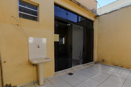 Casa para alugar com 170m², 2 quartos e 6 vagas Casa para alugar com 170m², 2 quartos e 6 vagasQuintal