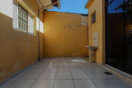 Casa para alugar com 170m², 2 quartos e 6 vagas Casa para alugar com 170m², 2 quartos e 6 vagasQuintal