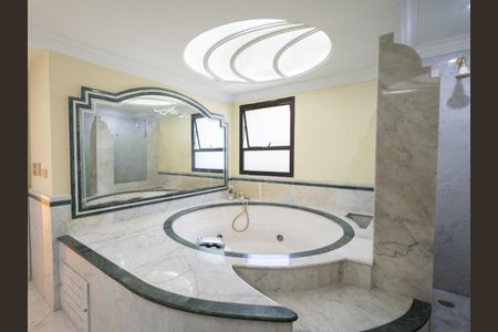 Apartamento à venda com 378m², 4 quartos e 5 vagas Apartamento à venda com 378m², 4 quartos e 5 vagasBanheiro