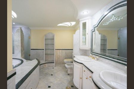 Apartamento à venda com 378m², 4 quartos e 5 vagas Apartamento à venda com 378m², 4 quartos e 5 vagasBanheiro
