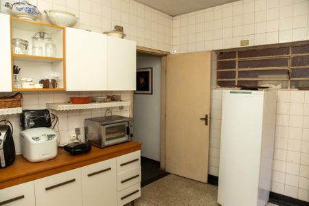 Casa à venda com 167m², 4 quartos e 3 vagas Casa à venda com 167m², 4 quartos e 3 vagasCozinha