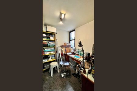 Apartamento à venda com 240m², 4 quartos e 3 vagas Apartamento à venda com 240m², 4 quartos e 3 vagasQuarto de Serviço