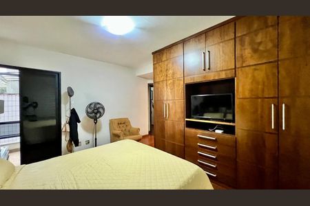 Apartamento à venda com 240m², 4 quartos e 3 vagas Apartamento à venda com 240m², 4 quartos e 3 vagasSuíte