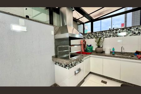 Apartamento à venda com 240m², 4 quartos e 3 vagas Apartamento à venda com 240m², 4 quartos e 3 vagasÁrea Privada