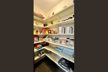 Apartamento à venda com 240m², 4 quartos e 3 vagas Apartamento à venda com 240m², 4 quartos e 3 vagasDespensa