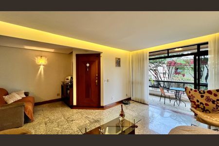 Apartamento à venda com 240m², 4 quartos e 3 vagas Apartamento à venda com 240m², 4 quartos e 3 vagasSala