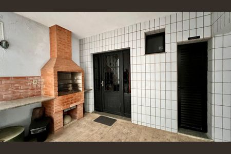 Apartamento à venda com 240m², 4 quartos e 3 vagas Apartamento à venda com 240m², 4 quartos e 3 vagasÁrea comum - Churrasqueira