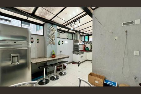 Apartamento à venda com 240m², 4 quartos e 3 vagas Apartamento à venda com 240m², 4 quartos e 3 vagasÁrea Privada