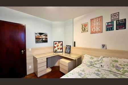 Apartamento à venda com 240m², 4 quartos e 3 vagas Apartamento à venda com 240m², 4 quartos e 3 vagasQuarto 1