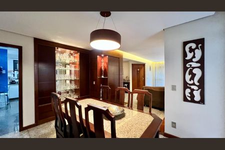 Apartamento à venda com 240m², 4 quartos e 3 vagas Apartamento à venda com 240m², 4 quartos e 3 vagasSala