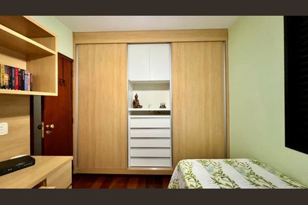 Apartamento à venda com 240m², 4 quartos e 3 vagas Apartamento à venda com 240m², 4 quartos e 3 vagasQuarto 1