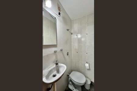 Apartamento à venda com 240m², 4 quartos e 3 vagas Apartamento à venda com 240m², 4 quartos e 3 vagasBanheiro de serviço
