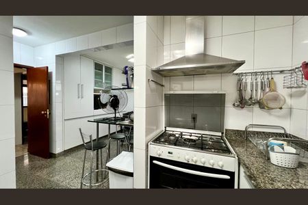 Apartamento à venda com 240m², 4 quartos e 3 vagas Apartamento à venda com 240m², 4 quartos e 3 vagasCozinha