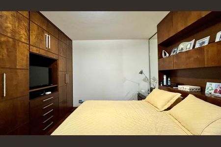 Apartamento à venda com 240m², 4 quartos e 3 vagas Apartamento à venda com 240m², 4 quartos e 3 vagasSuíte