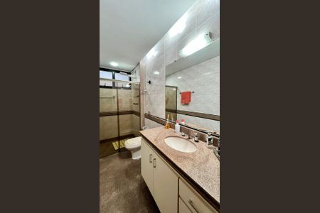 Apartamento à venda com 240m², 4 quartos e 3 vagas Apartamento à venda com 240m², 4 quartos e 3 vagasBanheiro