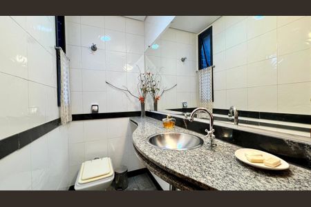 Apartamento à venda com 240m², 4 quartos e 3 vagas Apartamento à venda com 240m², 4 quartos e 3 vagasBanheiro
